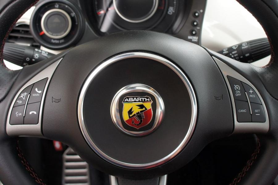  Fiat 500 Abarth 2012 года  (фото 25 из 121)